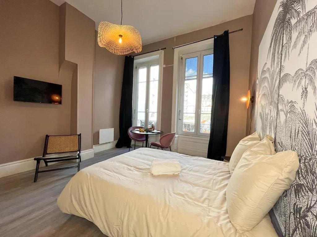 Suite Petraa Lyon 0*,  Frankrig